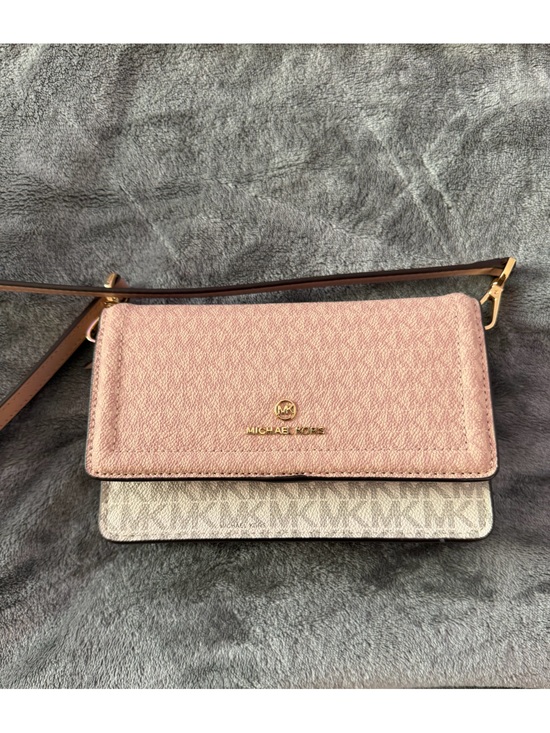 Michael Kors Handbags - Michael Kors Blush Pink & Signature Logo Crossbody Wallet